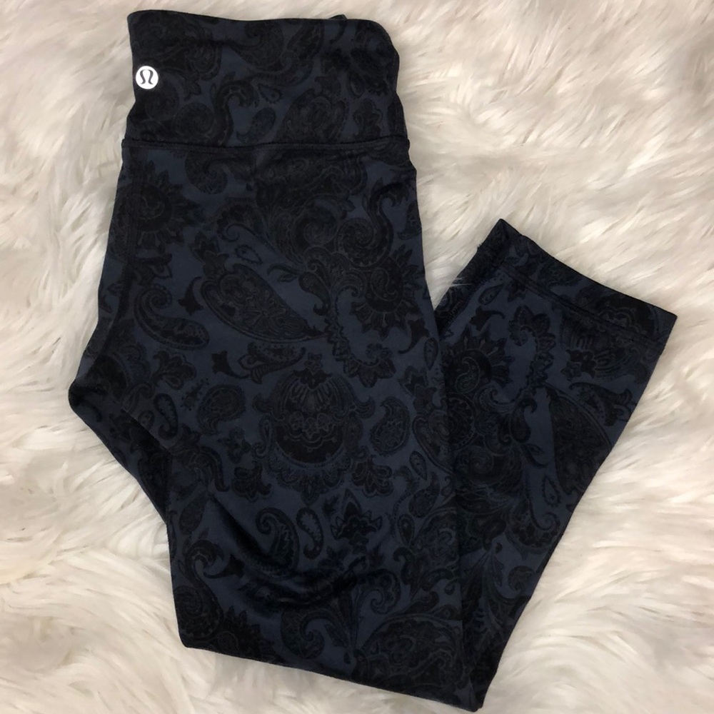 🌀LULULEMON Paisley Crop Capri